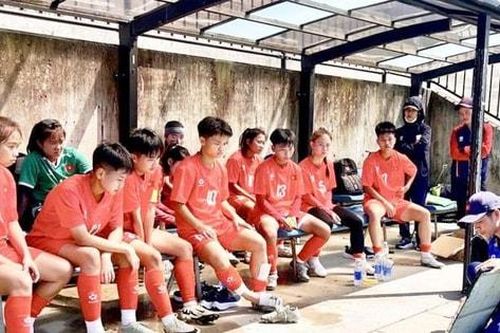 Sôi động bề nổi, trăn trở chiều sâu