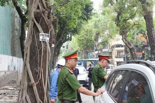 Công an phường Cửa Nam quyết liệt lập lại trật tự đô thị