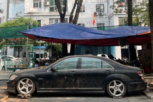 Thông tin bất ngờ về chiếc Mercedes S63 nằm 10 năm trên phố Hà Nội