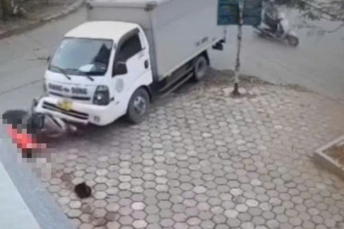 Va chạm ô tô tải khi chuyển hướng, người đàn ông điều khiển xe máy không qua khỏi