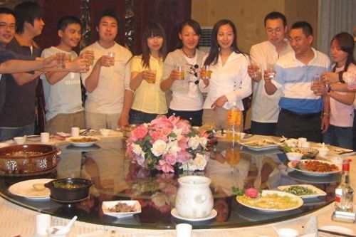20 người đi họp lớp, hóa đơn 17 triệu và cái kết 'cạch mặt' nhau mãi mãi