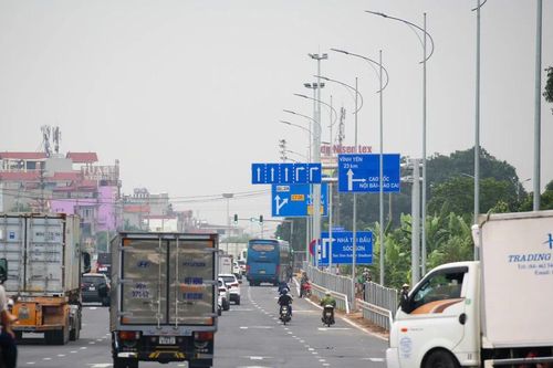 Lập lại trật tự an toàn giao thông tại nút giao Nội Bài
