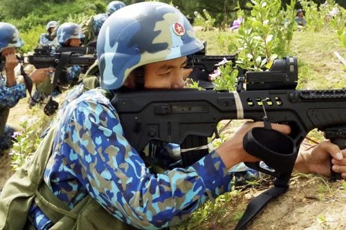 Súng trường hiện đại TAR-21 nâng cao sức mạnh Hải quân đánh bộ Việt Nam