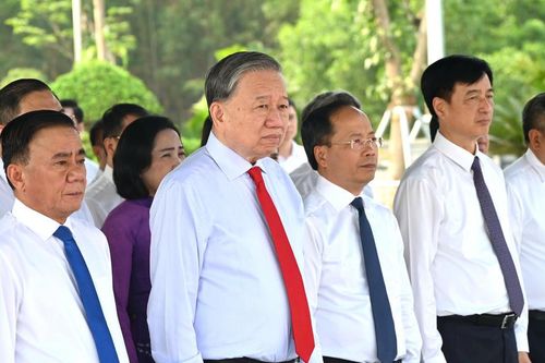 Tổng Bí thư, Chủ tịch nước Tô Lâm dâng hương tưởng nhớ Tổng Bí thư Hà Huy Tập