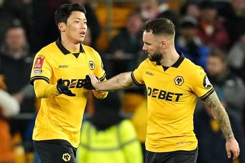 Đội Premier League đầu tiên xuống hạng
