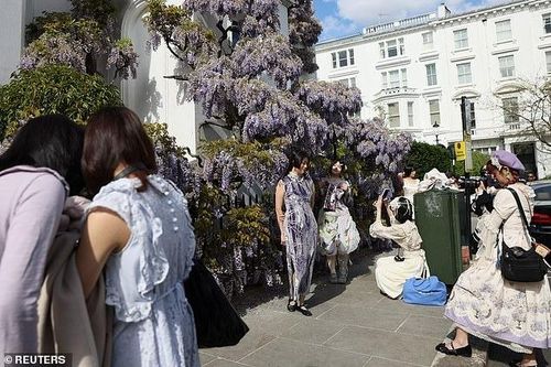 Triệu phú khu biệt thự Anh 'khóc thét' vì TikToker