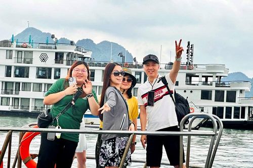 Một hành trình khám phá hai vịnh đẹp Hạ Long và Lan Hạ