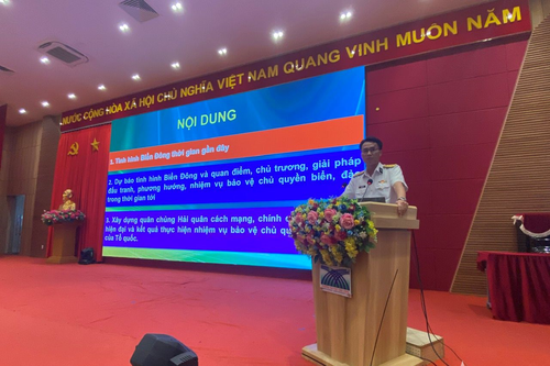Sôi nổi hoạt động tuyên truyền về biển, đảo tại Trường Đại học Cửu Long của Trung đoàn 196