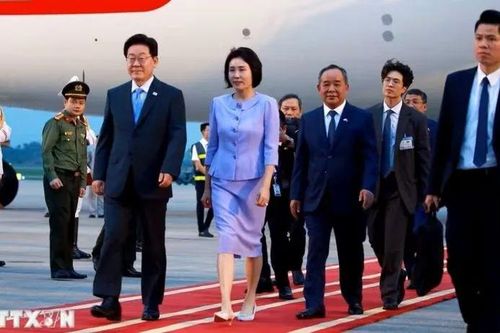 Tổng thống Hàn Quốc Lee Jae Myung cùng Phu nhân đến Hà Nội