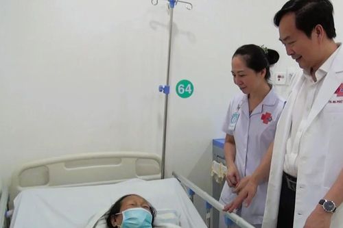 Cứu sống người bệnh bị xuất huyết ruột non nặng, máu chảy ồ ạt
