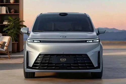 GAC E8 từ 700 triệu đồng - MPV cỡ lớn chạy hơn 200km không 'uống' xăng