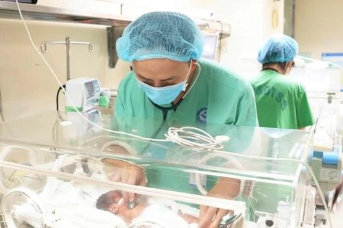 Hành trình kỳ diệu cứu trẻ sinh non 25 tuần, nhiều tình trạng nguy kịch