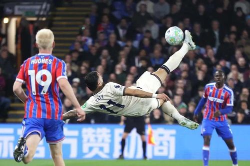 West Ham lỡ cơ hội 'tiễn' Tottenham khỏi Ngoại hạng Anh
