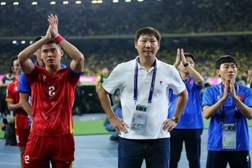 HLV Kim Sang-sik đón tin vui từ loạt học trò