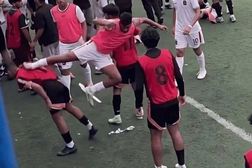 Sao trẻ Indonesia thừa nhận dại dột khi tung 'kungfu' trực diện vào đối thủ