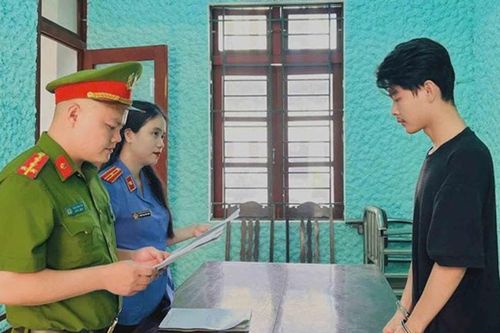 Khởi tố hai mẹ con mượn 4 xe máy của hàng xóm đem đi cầm cố
