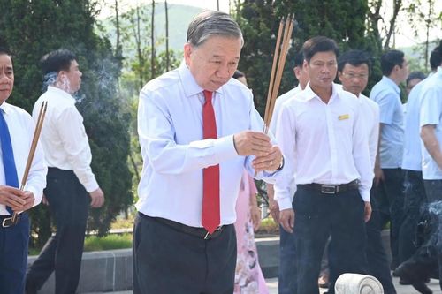 Tổng Bí thư, Chủ tịch nước Tô Lâm dâng hương tưởng nhớ Tổng Bí thư Hà Huy Tập