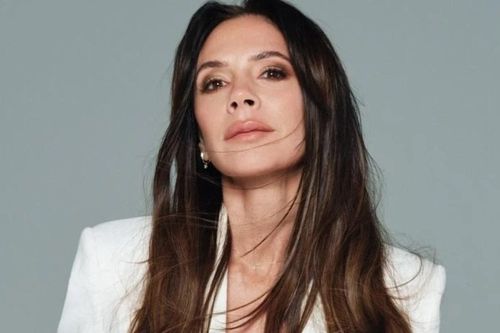 Victoria Beckham hồi sinh thời trang thập niên 1990