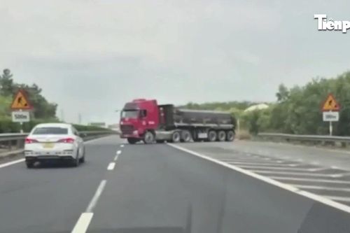 Rùng mình xe đầu kéo 'diễn xiếc' trên cao tốc TPHCM – Long Thành – Dầu Giây