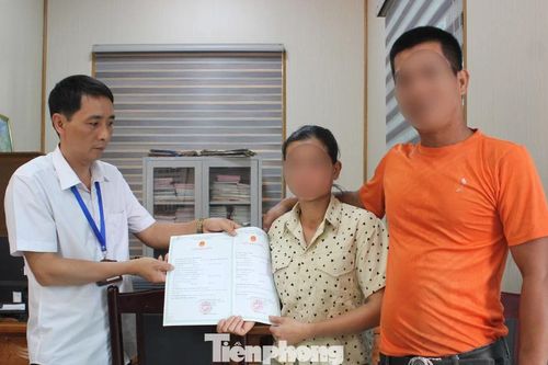 Hai trẻ 7 và 11 tuổi được cấp giấy khai sinh sau phản ánh của báo Tiền Phong