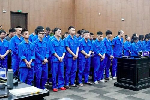 Cựu phó chủ tịch phường 'xào ke' cùng 2 nữ nhân viên khai gì?