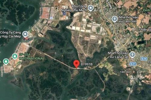 Phát hiện người cha tử vong trong lán, con trai bị thương nằm gục bên đường