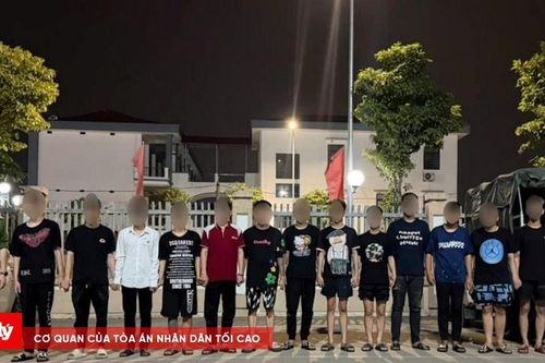 Nhóm thanh, thiếu niên dàn trận đánh nhau ở tỉnh lộ