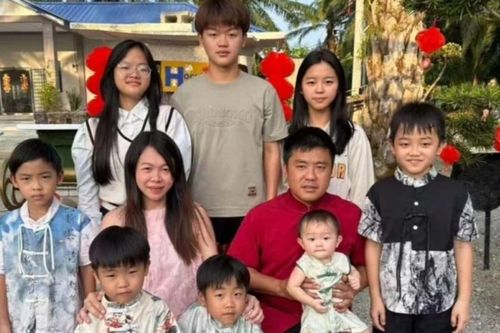 Vợ chồng nuôi 9 con giữa thiên nhiên: Tháng tốn 20 hộp sữa bột
