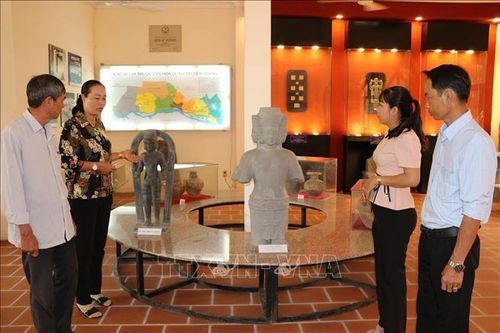 'Thổi hồn' vào di sản để giữ chân du khách
