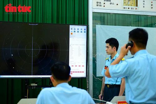 Những 'mắt thần' lặng thầm canh giữ bầu trời biên cương