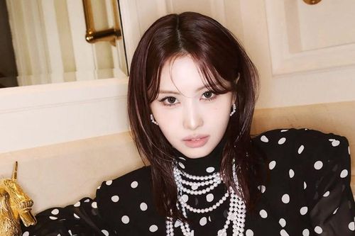 Momo (TWICE) gây sốt với bộ ảnh tại Pháp, thần thái chuẩn 'nàng thơ'