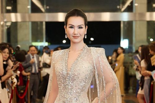Nhật Kim Anh nhận xét đúng 8 chữ khi Võ Hạ Trâm mặc váy xuyên thấu