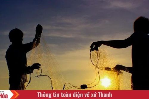 Sớm làng chài xứ Thanh: Nhịp sống thức dậy cùng vị mặn biển