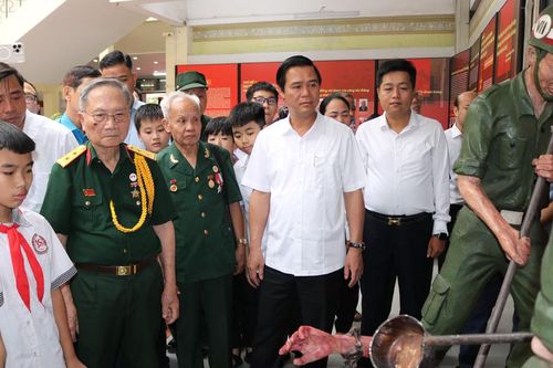 Trưng bày chuyên đề tấm gương chiến sĩ cách mạng bị địch bắt tù đày trong kháng chiến chống Mỹ