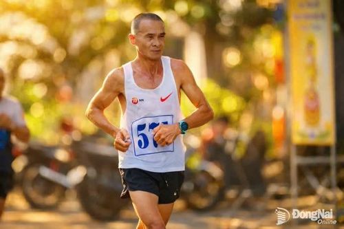 Từ người vác lúa thuê đến 'runner' thâm niên 3 thập kỷ