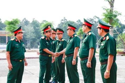 Tư lệnh Quân khu 9 Nguyễn Xuân Dắt: Kiểm tra, nắm tình hình công tác huấn luyện chiến sĩ mới tại Sư đoàn 8
