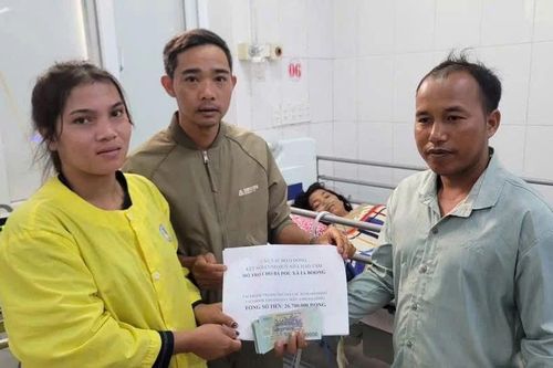 Câu lạc bộ 0 đồng An Phú hỗ trợ kinh phí cho bệnh nhân nghèo