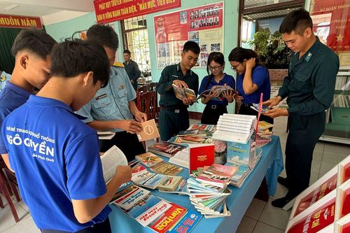 Trung đoàn 292 hưởng ứng Ngày Sách và Văn hóa đọc Việt Nam năm 2026