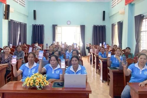 Tập huấn nâng cao năng lực số cho phụ nữ xã Suối Hiệp