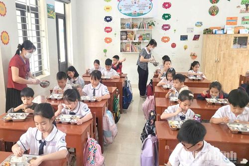 Chủ động kiểm tra, giám sát bữa ăn bán trú, bảo vệ sức khỏe học sinh