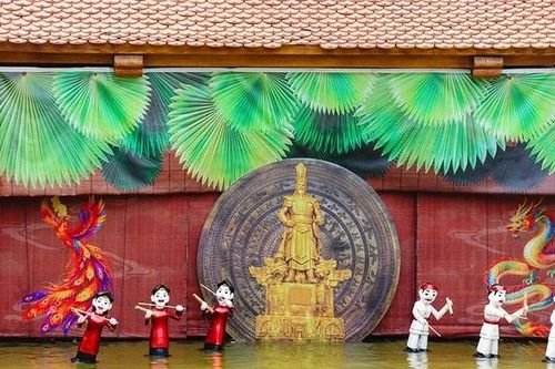 Trình diễn múa rối nước trên Đất Tổ Vua Hùng