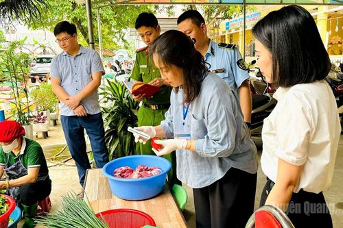 Siết chặt kiểm soát bếp ăn học đường
