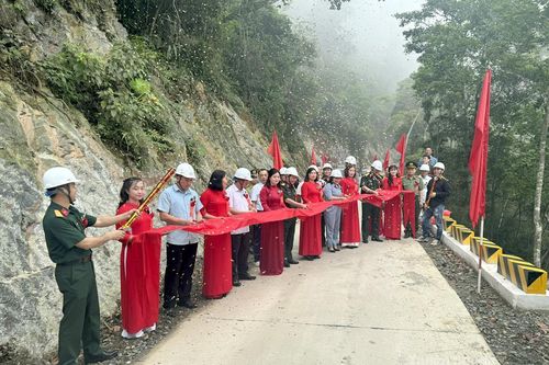 Khánh thành và bàn giao tuyến đường liên thôn Khâu Ngày – Thượng Lâm – Tà Lèng xã Minh Tân