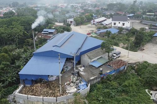 Xưởng sản xuất giấy hoạt động trong khu dân cư: Người dân lo ô nhiễm