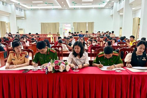 Học sinh trường trung cấp ở Hà Nội được tăng cường kỹ năng lái xe an toàn