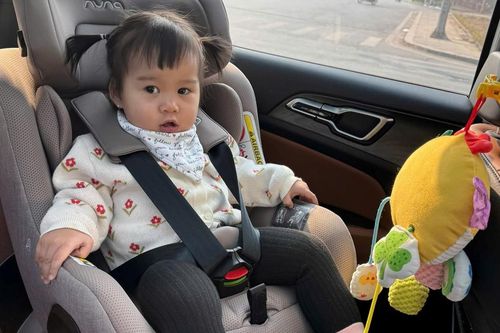 Hà Tĩnh: Phụ huynh tích cực sắm thiết bị an toàn trên ô tô cho trẻ