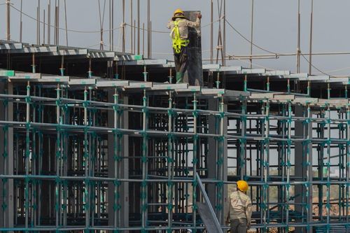 Giá nhân công tăng cao, khan hiếm: Bài toán nóng của nhà thầu xây dựng