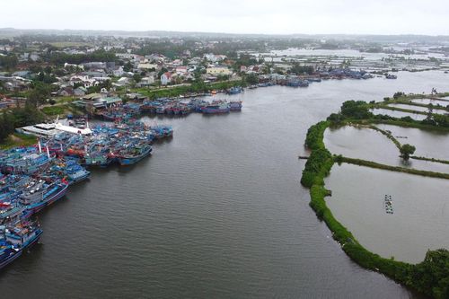 Quảng Ngãi họp bàn xây kho xăng dầu gần 5.000m³ ở Đông Sơn