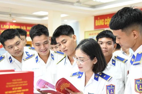 Những trang sách bồi đắp bản lĩnh người chiến sĩ Cảnh sát biển