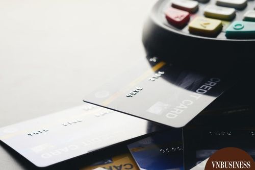 Soi lương của sếp ngân hàng: CEO tư nhân nhận tới gần 28 tỷ đồng/năm, bỏ xa mặt bằng quốc doanh